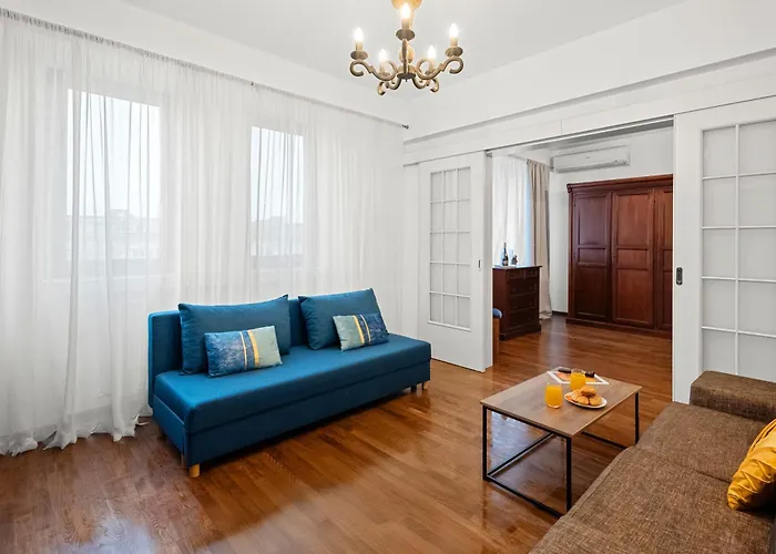 Stepup Apartment, Center Bucharest, Magheru Blvd View, Elegant Daire *